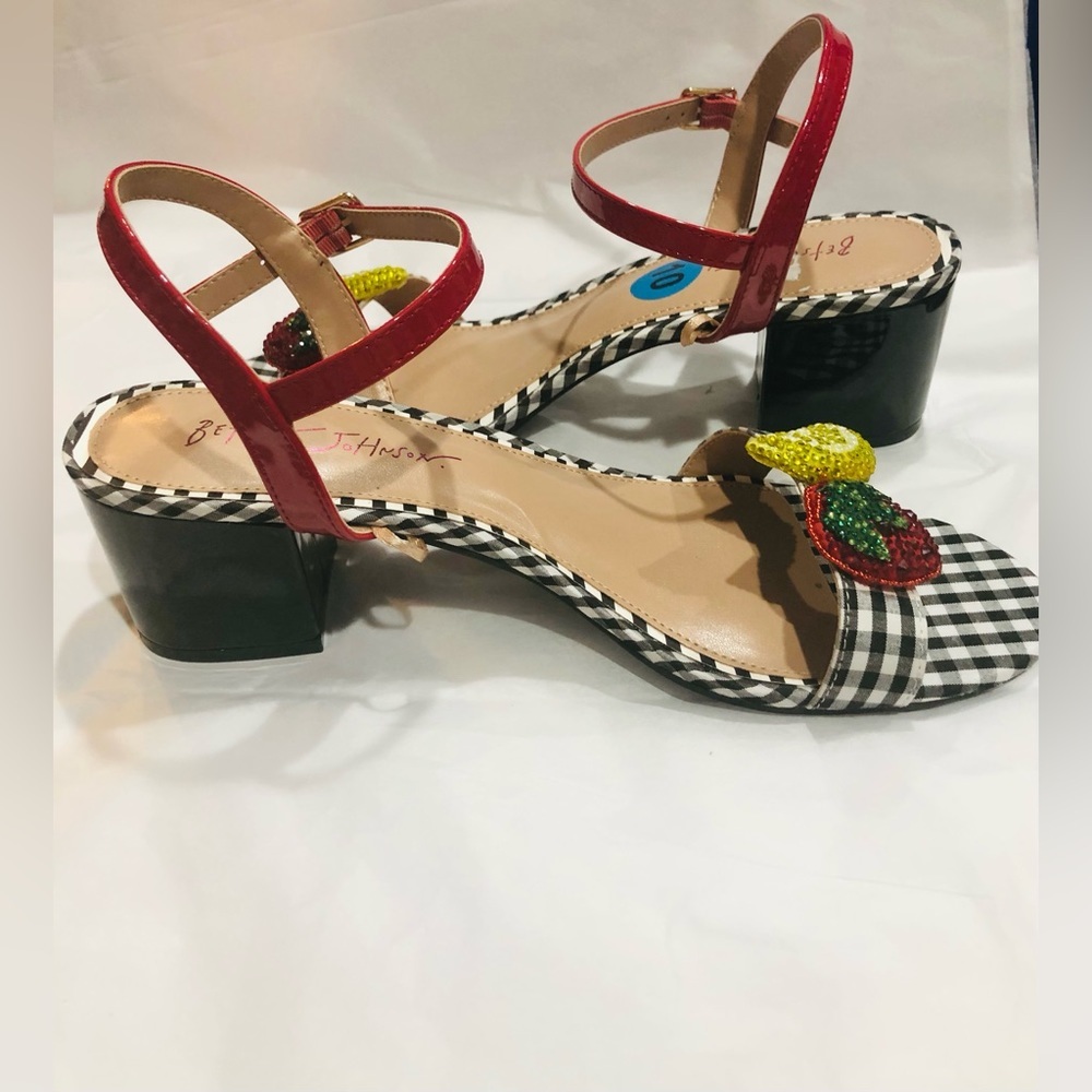 Betsey Johnson gingham print lemon strawberry red patent strap chunky heels sz10 - Picture 2 of 16